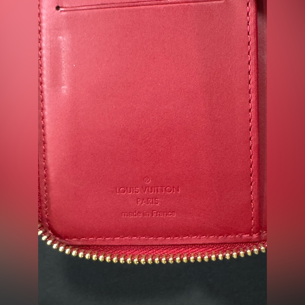 ❤️ Louis Vuitton Vernis Pomme d’Amour Zippy Wallet - Picture 8 of 9